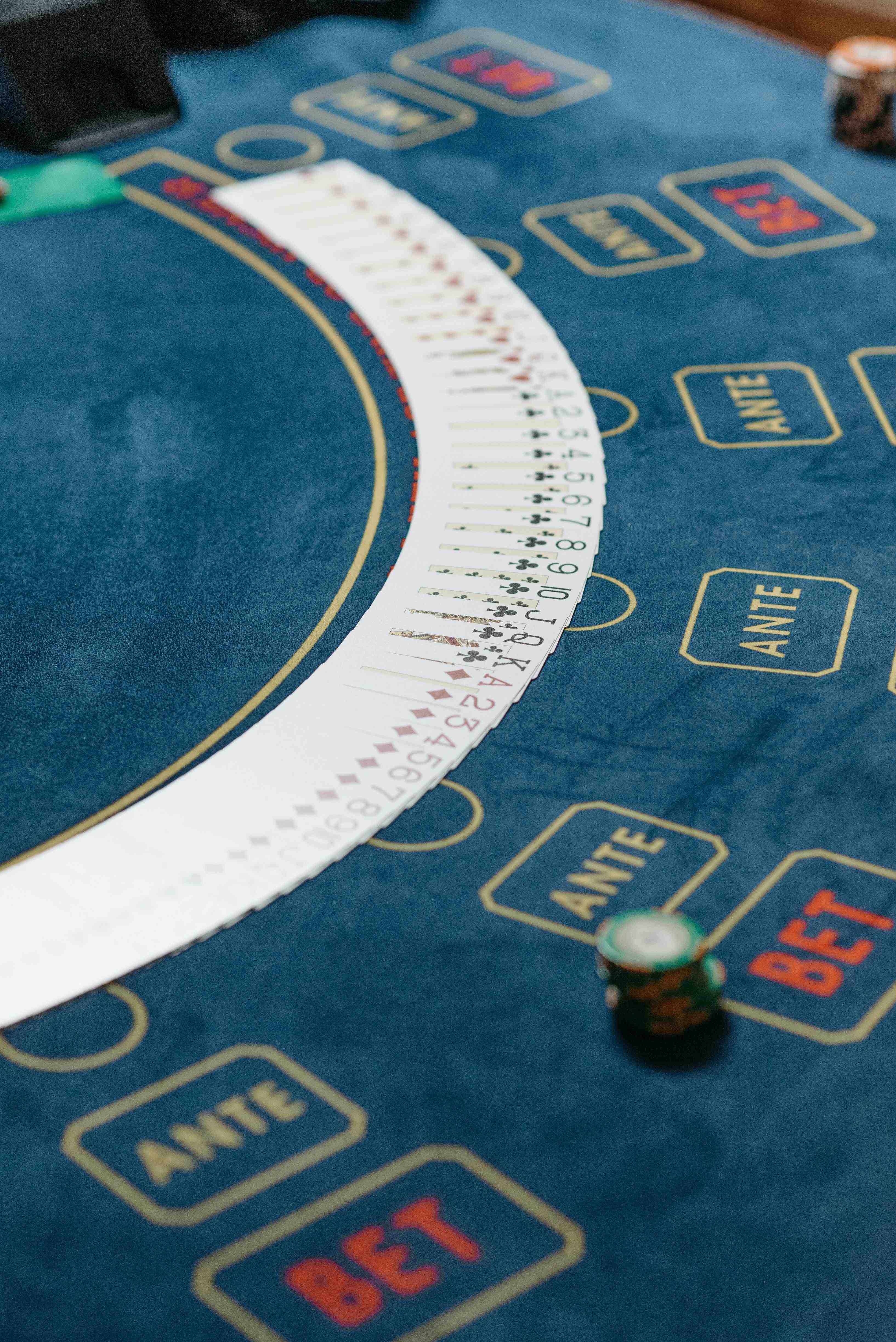 mmr44 Live Baccarat ဒီလာနှင့် ကဒ်ဖြန့်နေသည့် မြင်ကွင်း